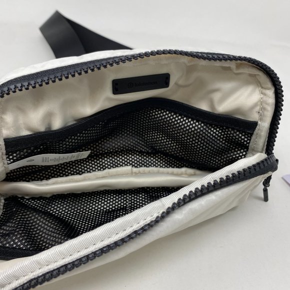 Lululemon Opal White and Black Belt Bag NWT-RARE - Picture 2 of 2